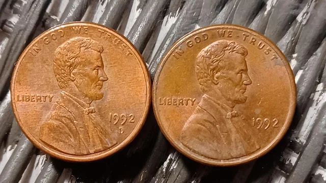 Philadelphia Mint facility or group of uncirculated 1992 Lincoln Memorial cents showing original copper-red luster